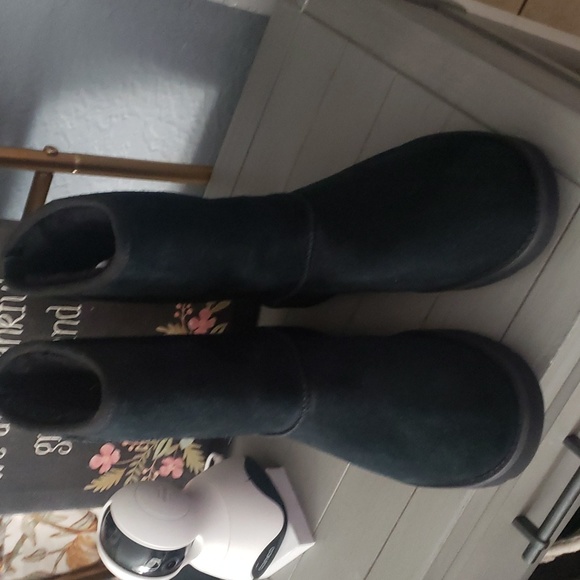 NWOT UGG Classic Short Logo Zip - Picture 9 of 14